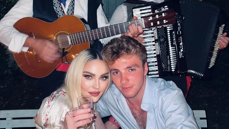 Madonna viert haar 64ste uitbundig, op Sicilië