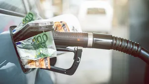 Olieprijs stijgt door conflict Iran: experts vrezen naderend record van €2,50 per liter benzine