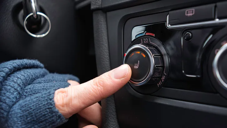 Waarom stationair warmdraaien in de winter averechts werkt en kan leiden tot hoge boetes voor slecht zicht