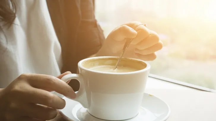 Waarom jij meer koffie nodig hebt dan je collega's