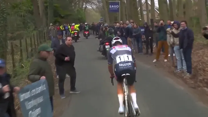 mathieu van der poel bespuugd in e3 saxo classic