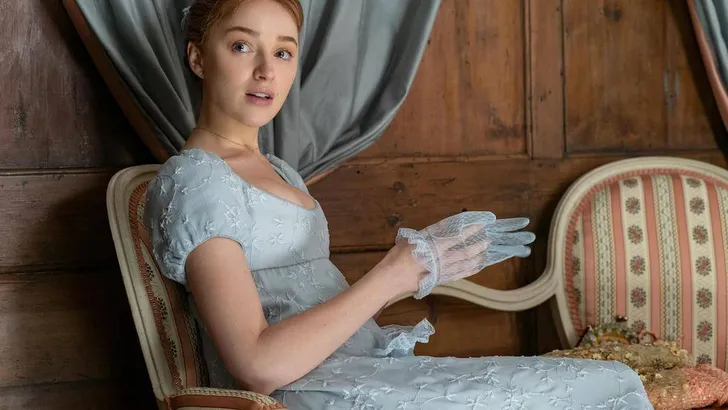 BRIDGERTON (2020) - PHOEBE DYNEVOR. Season 1 chapter 2.