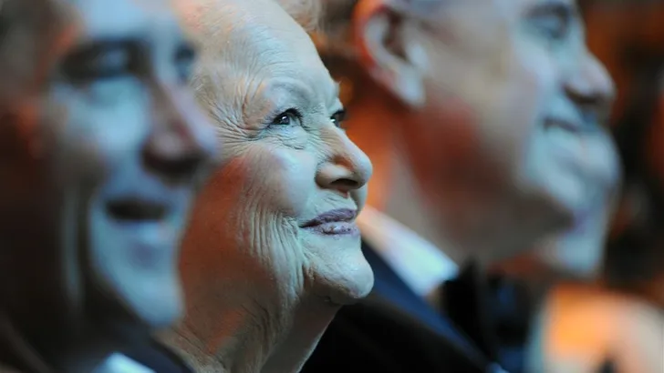 Filmster Olivia de Havilland veilt haar vintage Diors