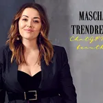 Mascha Feoktistova poseert voor grijze muur - chatgpt beautyhacks