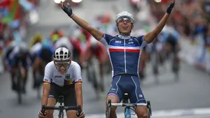 Benoît Cosnefroy wint beloftenwereldkampioenschap 