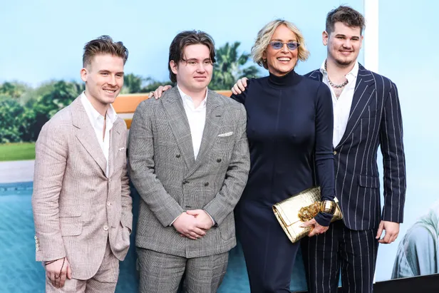 De familie van Sharon Stone: Sharon Stone met haar zonen Roan, Laird en Quinn bij de première van Nobody 2, 2025.