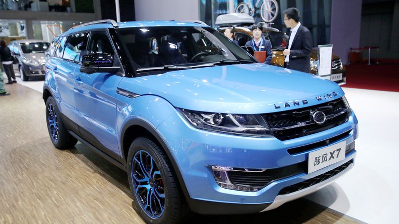 Ein-de-lijk: productie schaamteloze Chinese kopie Range Rover Evoque ...