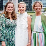 Princess Mabel of The Netherlands with her sisters Eveline (L) and Nicoline (R)