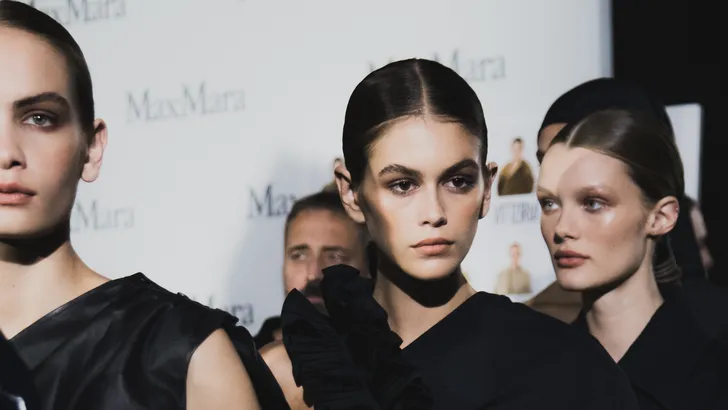 We zeggen het je: deze kleur kleedt nog beter af dan zwart