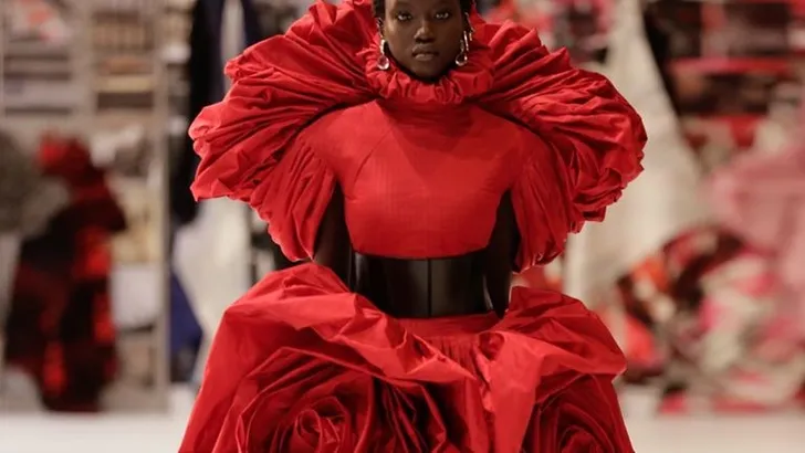 Ode aan de roos door Alexander McQueen