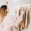 Expert legt uit: waarom we kleding kopen (en houden) die we nooit dragen | Beau Monde