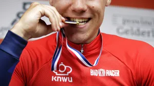 Tour de l'Avenir: Fabio Jakobsen wint machtssprint in Bignan