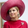 Rood met een stoere touch: Máxima schittert tijdens bezoek aan Royal Cosun | Nouveau