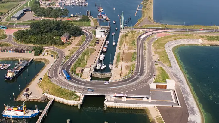 NL.Zeeland.Luchtfotoserie RWS rijkswegen, bruggen, sluizen, kanalen Zeeland
Foto: Joop van Houdt