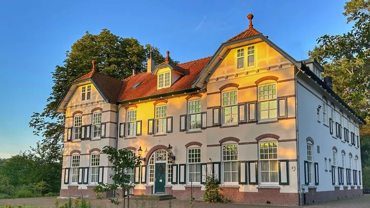 School in Bos
