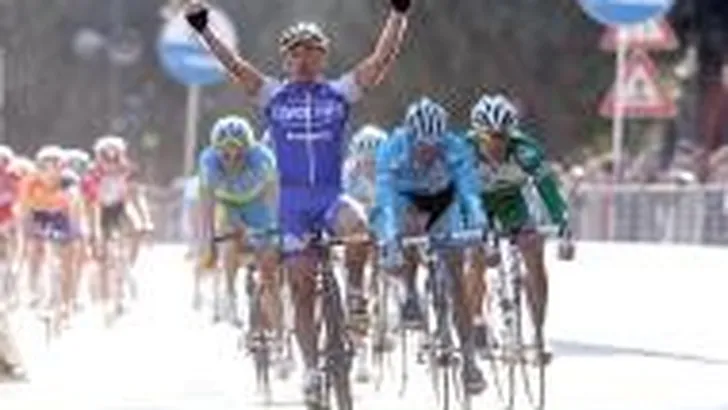 Bettini wint eerste rit Tirreno