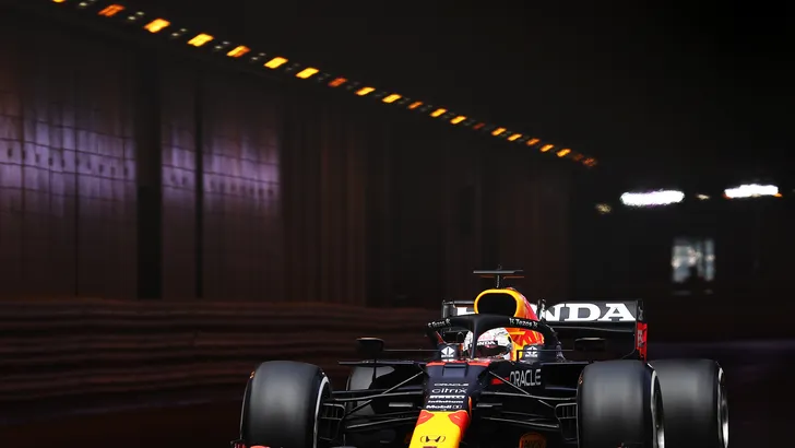 Max Verstappen onbedreigd naar de overwinning in Monaco!