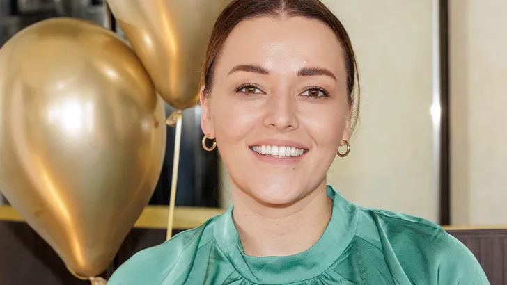 Mascha Feoktistova showt groeiende babybuik: 'We kunnen niet wachten op jou'