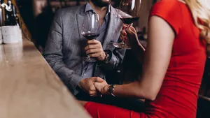 Is die eerste blik échte liefde of gewoon lust? Een expert van Psychology Today legt uit hoe het écht zit. Ontdek het nu!