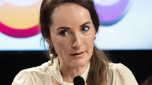 Telegraaf-columniste Esther van Fenema over gevaarlijke 'therapeuten'