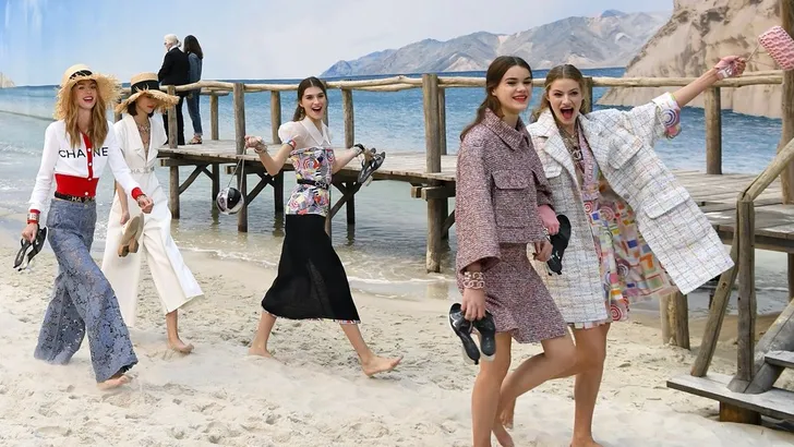 5 x De meest indrukwekkendste catwalkshows van Karl Lagerfeld