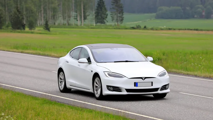 Tesla-eigenaar claimt eerste volledig autonome rit dwars door de VS: 4.400 km zonder handen aan het stuur