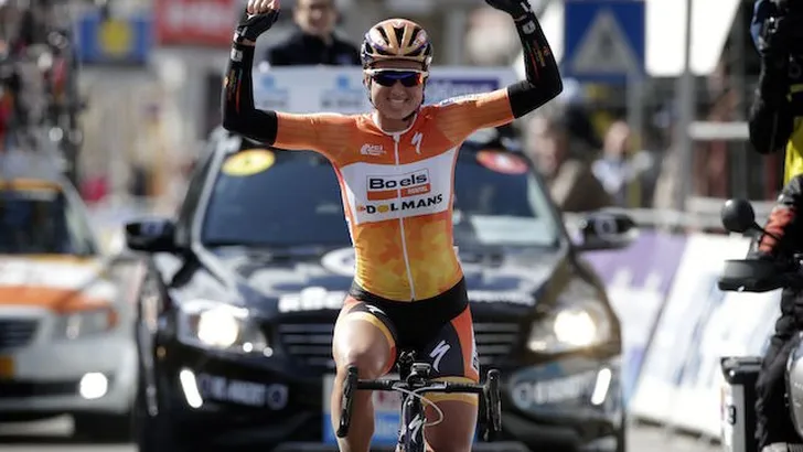 Chantal Blaak wint Gent-Wevelgem voor vrouwen