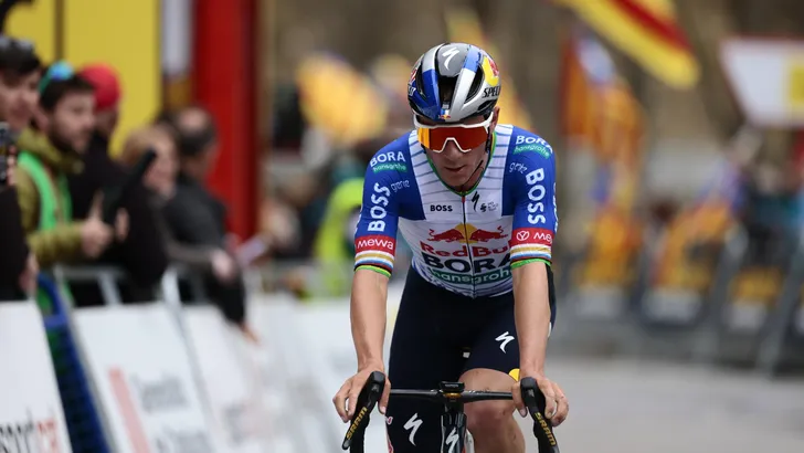 Thijs Zonneveld is niet te spreken over hoe Remco Evenepoel aankondigde dat hij de Ronde van Vlaanderen rijdt. Het tast volgens de analist zijn geloofwaardigheid aan.