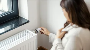 Krijg je het niet warm binnen? Met deze goedkope trucs kan de kachel omlaag