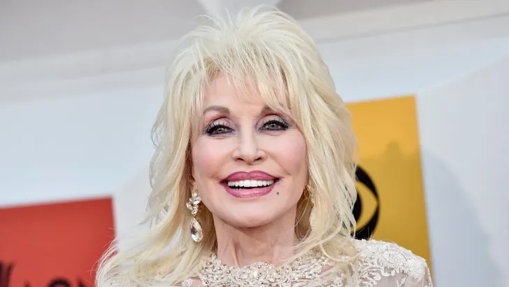 Dolly Parton schiet slachtoffers van bosbranden Tennessee opnieuw te hulp