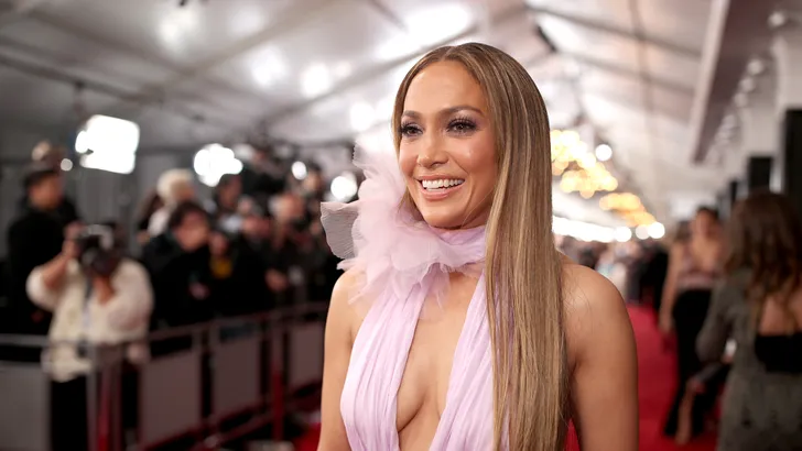 Zien: het 6000 dollar kostende kapsel van Jennifer Lopez