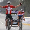 Video | Verrassing: Asgreen klopt Van der Poel in sprint Ronde van Vlaanderen