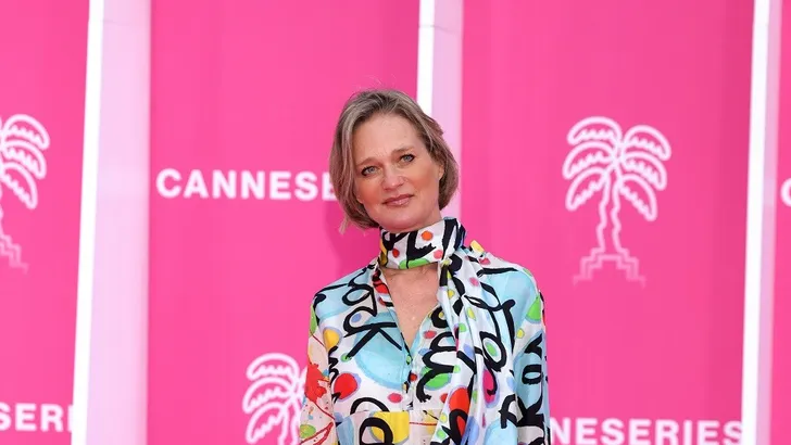 Prinses Delphine sprankelt op de rode loper in Cannes