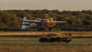 Hoe Rimac en Red Bull samenwerkten om een vliegtuig blind op een rijdende trein te landen