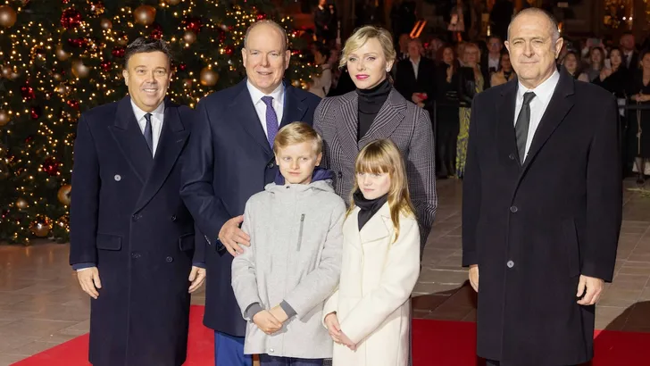 Nieuwjaarsgroet Monaco – Foto van prins Albert, prinses Charlene, prins Jacques en prinses Gabriella, december 2024.