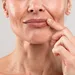 Lippen voller keukeningrediënt vrouw close up