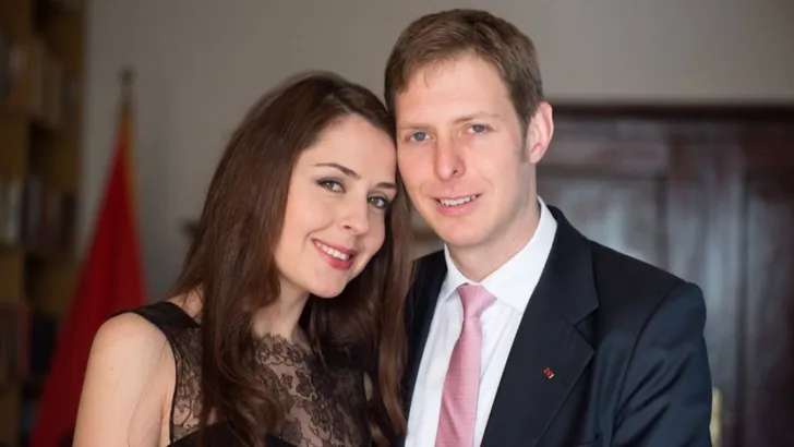 Vrolijk kerstfeest van prins Leka en prinses Elia