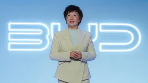 Stella Li (BYD) fileert de Europese politiek: Jullie geven ons de automarkt op een presenteerblaadje