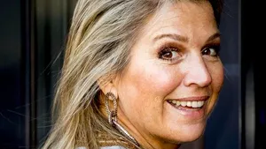 Máxima schatert het uit tijdens gesprek met jonge musici