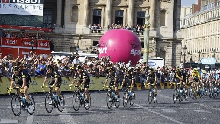 Sky verslaat Movistar met twee tienden in ploegentijdrit Vuelta