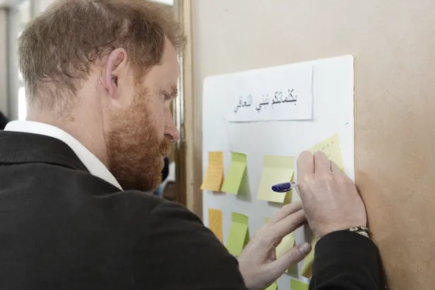 Bij hun bezoek aan het Nationale Centrum voor Verslavingshulp lieten Harry en Meghan persoonlijke berichten achter om de patiënten een hart onder de riem te steken.