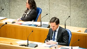 NR25_21 Column Leon Verdonschot Mark Rutte sms'jes