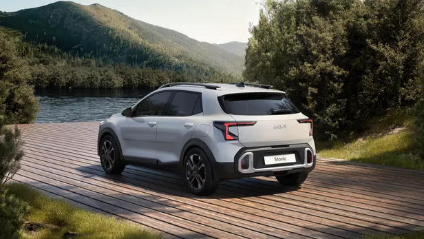 The new Kia Stonic breaks cover with a bold new look