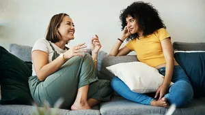 Heb je het gevoel dat je vriendenkring krimpt? Dit is de (onverwachte) wetenschappelijke reden