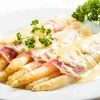 Lekker voorjaarsrecept: asperges met ham en kaassaus uit de oven | Noorderland