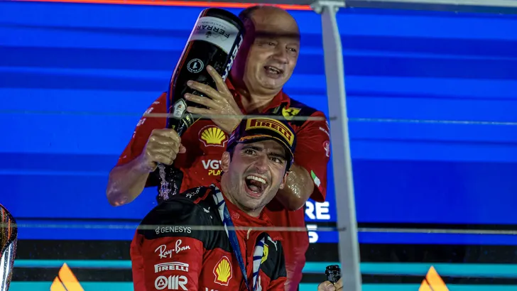 Ferrari reserveert per ongeluk beide pitboxen voor Carlos Sainz