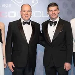 Vriendin van Max Verstappen zwanger – Foto van Kelly Piquet, prinses Charlene, prins Albert en Max Verstappen