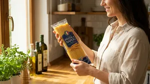 De ultieme keukenhack: zo open je een spaghettiverpakking als een échte Italiaan