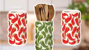 Keukengerei potten met rode en groene pepers van Xenos