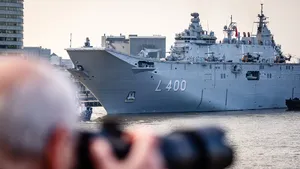 Gigantische Turkse marineschepen trekken bewonderaars vanuit het hele land naar de Rotterdamse haven